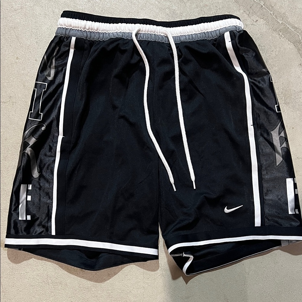 Nike Men's Black and White Athletic Shorts